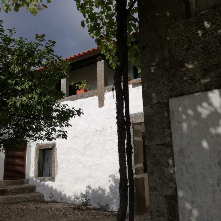 Casa Na Quinta De Valinhas Lägenhet Vitorino dos Piães Exteriör bild