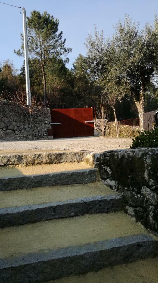 Casa Na Quinta De Valinhas Lägenhet Vitorino dos Piães Exteriör bild